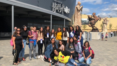 אור יהודה בסטודיו של הארי פוטר.jpeg