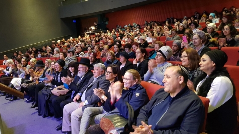 הקהל בהיכל התרבות.jpg