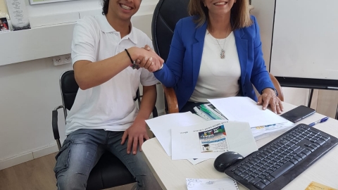 דלילה אשכנזי מנהלת אגף החינוך עם מקבילה.jpeg