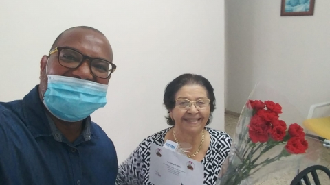 המתנדבים עם ניצולי שואה3.jpeg