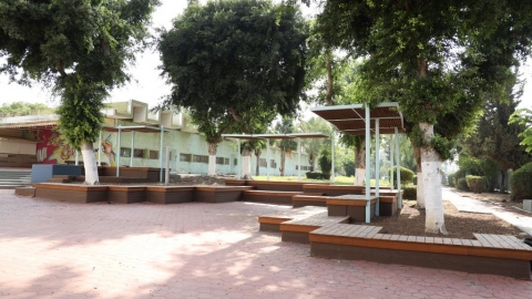 החלפת הספסלים בתיכון יובלים.JPG