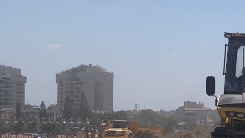 רחוב שמעון פרס בסלילת אספלט ראשונה.jpeg