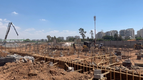 עבודות ביסוס במגרש שבו מוקם בית ספר יצחק נבון.jpg