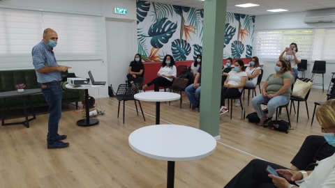 נתי ברק במפגש הפתיחה.jpeg