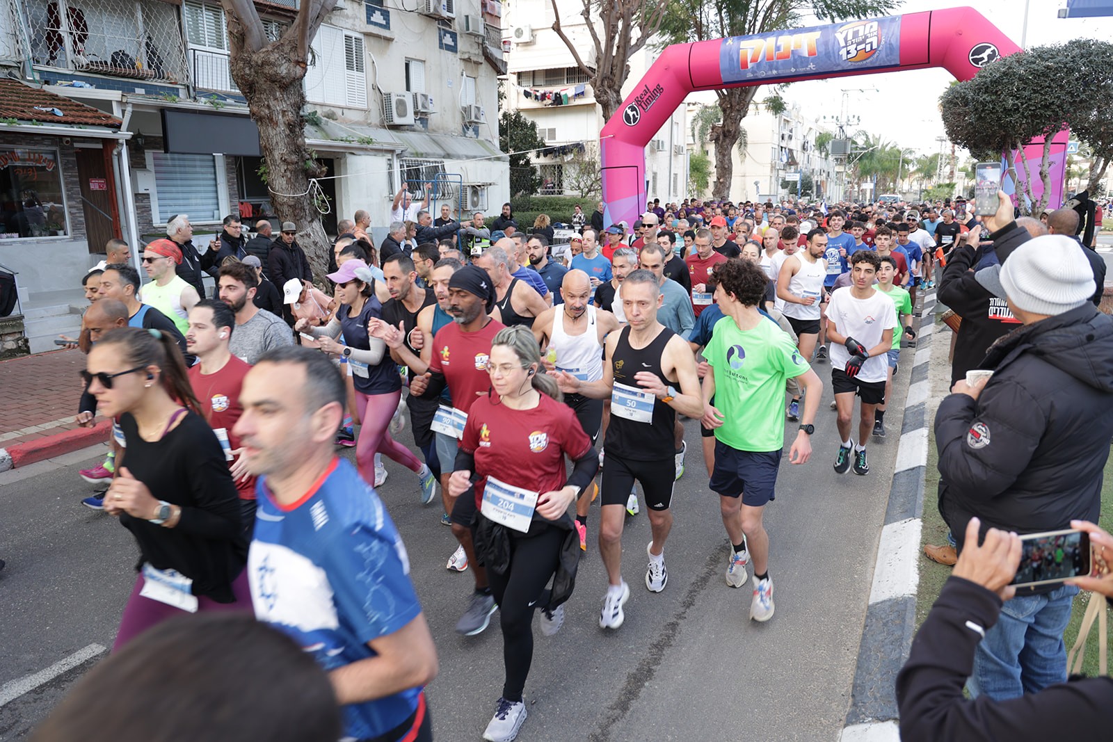 אנשים רצים 