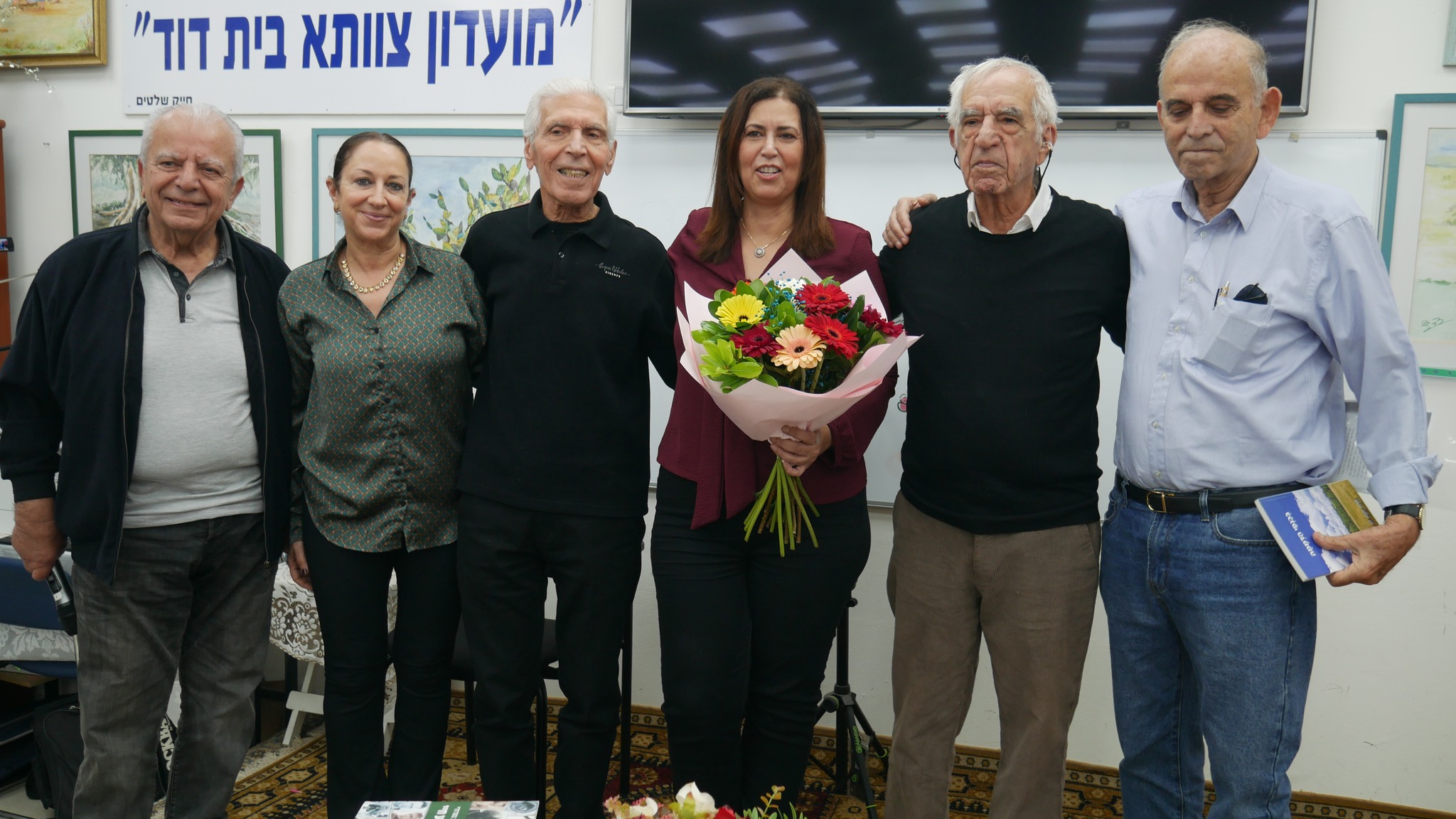 הסופרת ציונית פתאל במועדון צוותא
