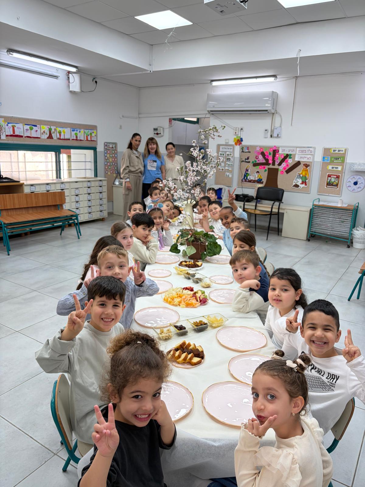 טו בשבט בגנים ובתי הספר