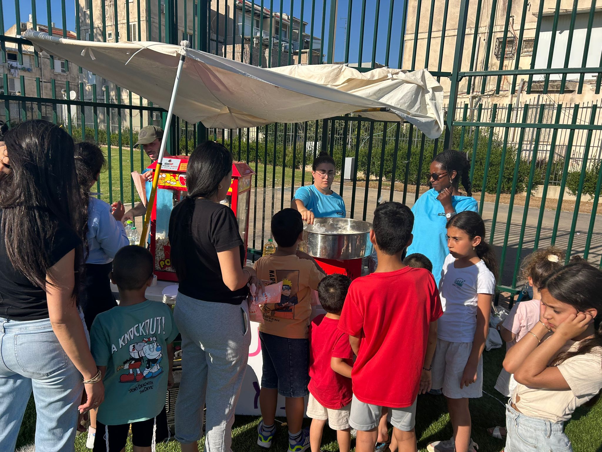 כפר הסטודנטים איילים ומרכז קזז בהפנינג בגן התשעה 3