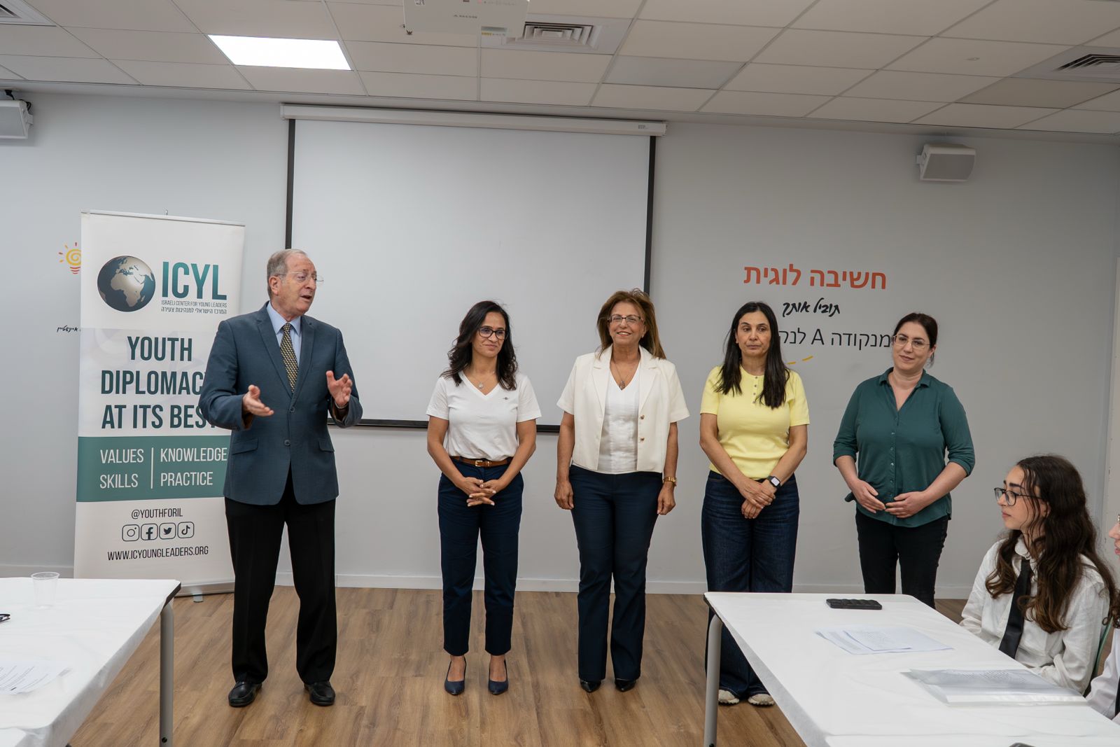 תלמידי חטיבת הביניים רמון פרויקטים דיפלומטיים 1