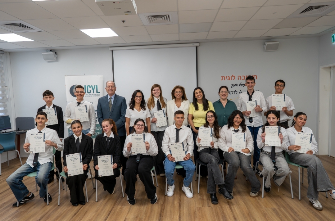 תלמידי חטיבת הביניים רמון פרויקטים דיפלומטיים 5